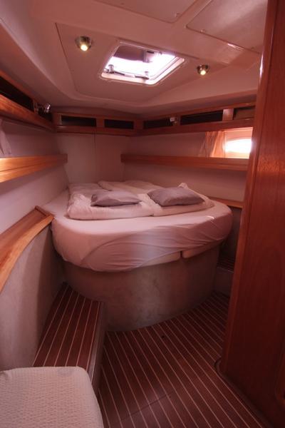 Book yachts online - sailboat - Bavaria 42 Cruiser - LUPA - rent