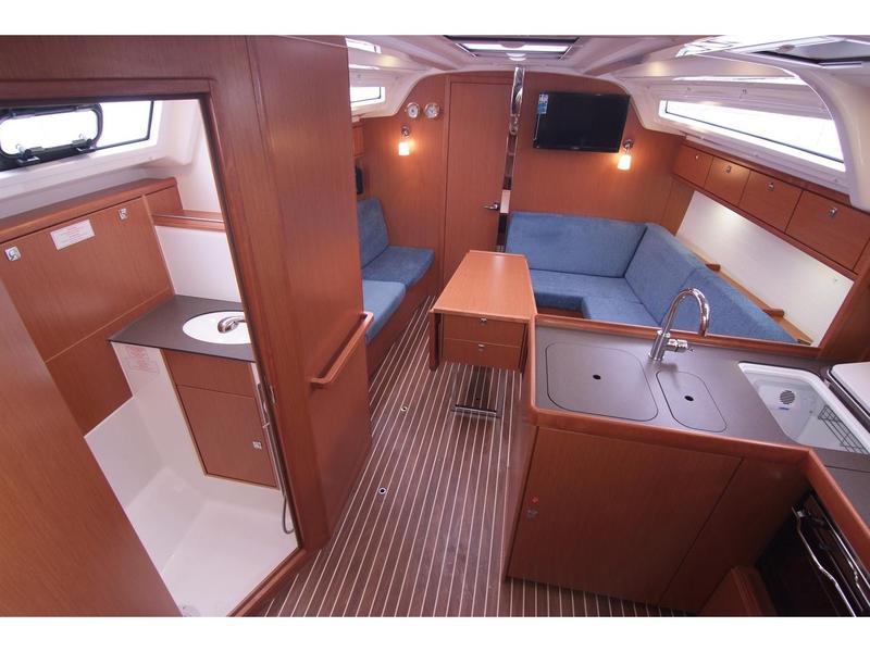 Book yachts online - sailboat - Bavaria Cruiser 37 - JUGO - rent