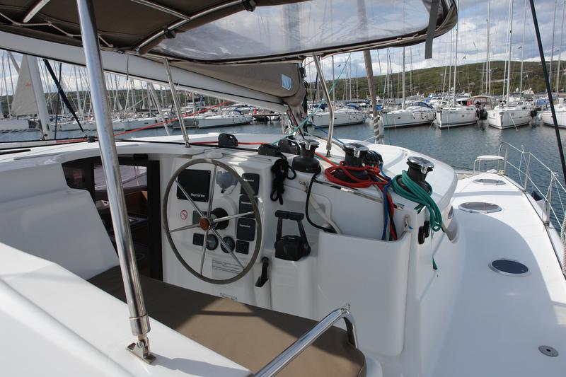 Book yachts online - catamaran - Lipari 41 - ARGOS - rent