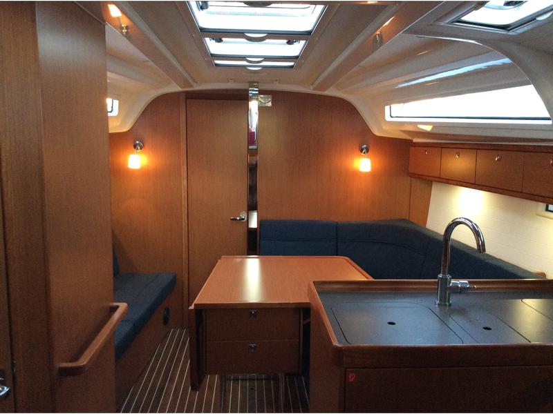 Book yachts online - sailboat - Bavaria Cruiser 37 - Florentia - rent