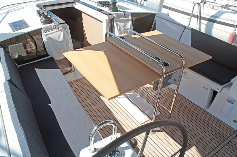 Book yachts online - sailboat - Oceanis 41.1 (2 Heads) - UNDER PRESSURE - rent