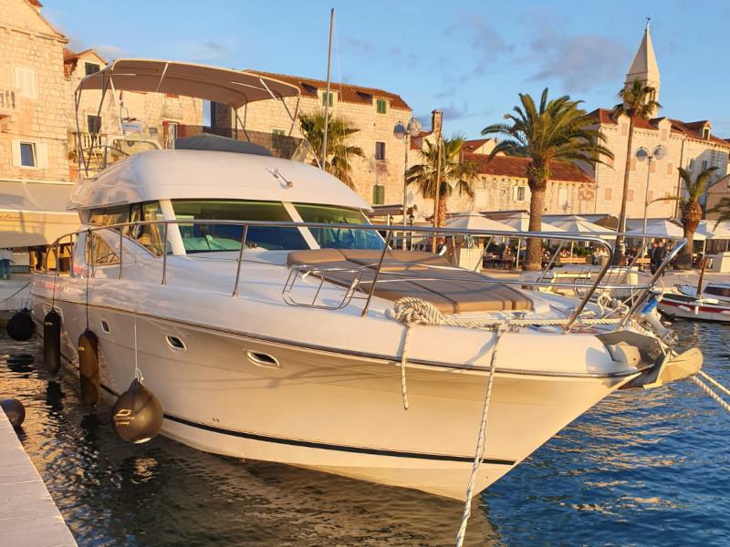 Book yachts online - motorboat - Jeanneau Prestige 46 Fly - UNPLUGGED - rent