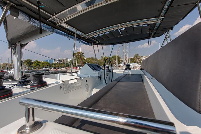 Book yachts online - catamaran - Lagoon 450  Flybridge - Smile - rent