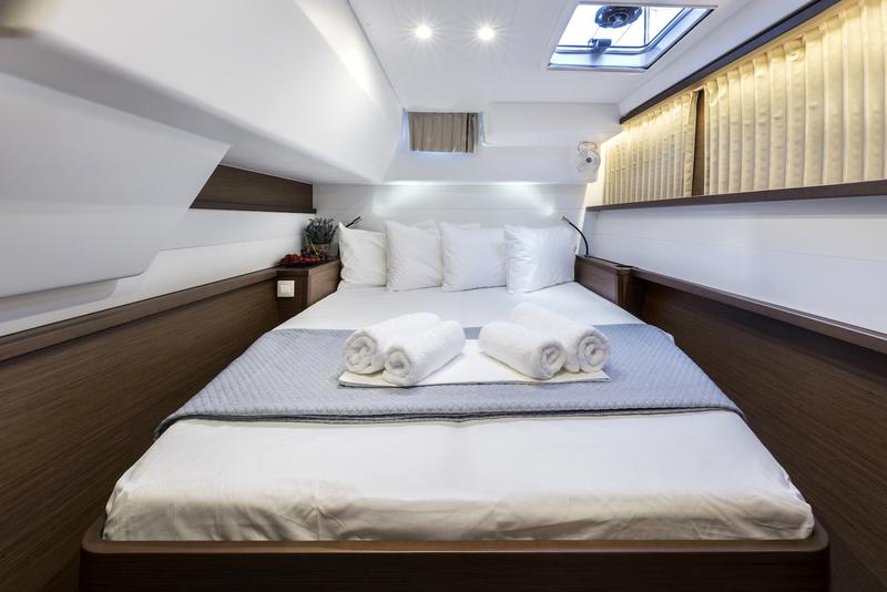 Book yachts online - catamaran - Lagoon 450  Flybridge - Relax - rent