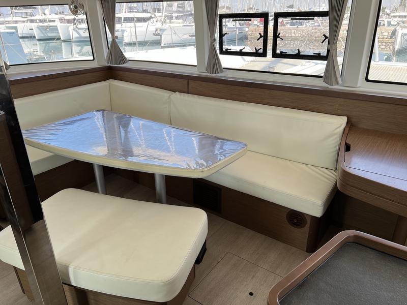 Book yachts online - catamaran - Lagoon 42 - Sea Hawk - rent