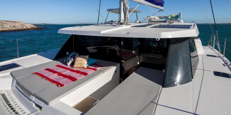 Book yachts online - catamaran - Moorings 4200/4 - Moorings 4200/4 (2022) - rent