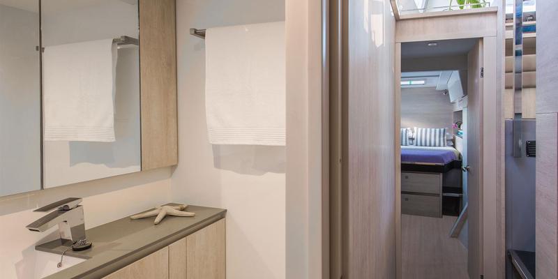 Book yachts online - catamaran - Moorings 5000-5 - Moorings 5000-5 (2022) - rent