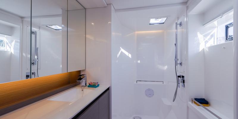 Book yachts online - catamaran - Moorings 5000-5 - Moorings 5000-5 (2022) - rent