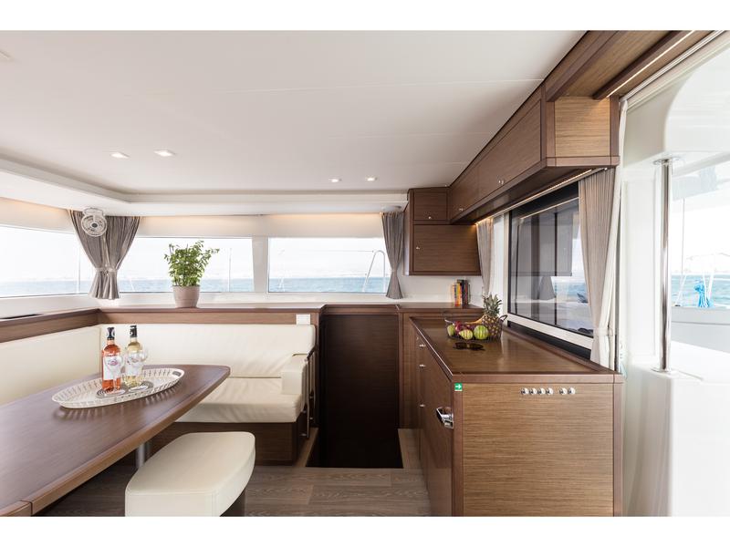Book yachts online - catamaran - Lagoon 450  Flybridge - Myrto | A/C, Gen, Watermaker, 12 pax - rent