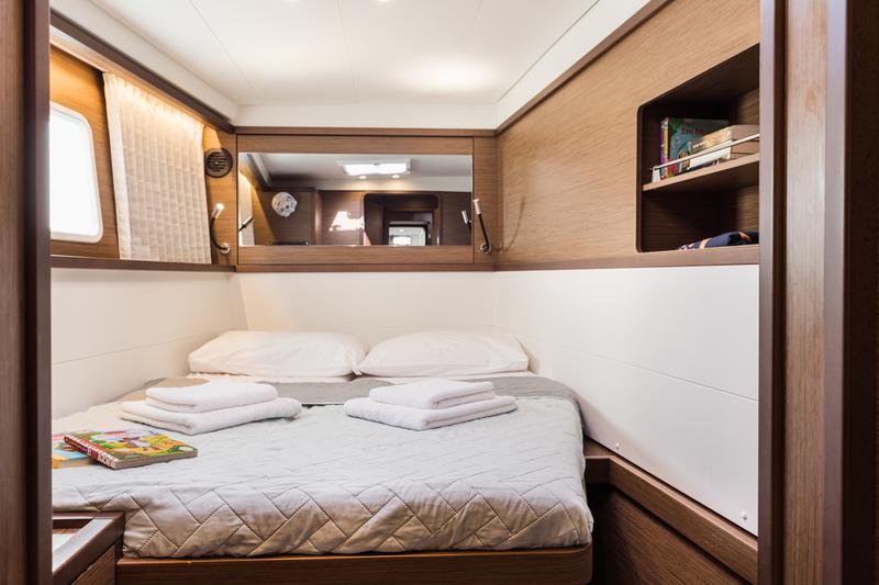 Book yachts online - catamaran - Lagoon 450  Flybridge - Myrto | A/C, Gen, Watermaker, 12 pax - rent