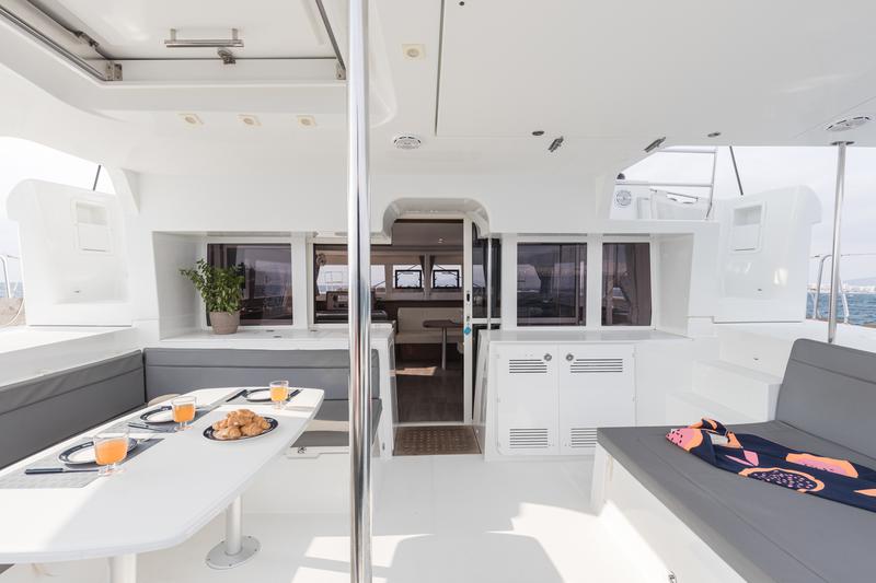 Book yachts online - catamaran - Lagoon 450  Flybridge - Myrto | A/C, Gen, Watermaker, 12 pax - rent