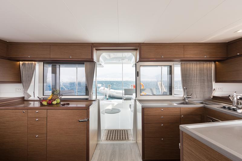 Book yachts online - catamaran - Lagoon 450  Flybridge - Myrto | A/C, Gen, Watermaker, 12 pax - rent