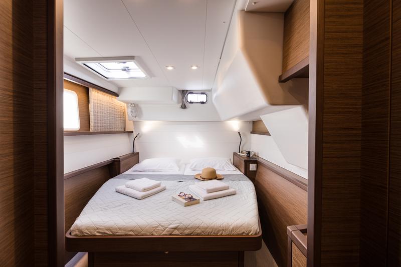 Book yachts online - catamaran - Lagoon 450  Flybridge - Myrto | A/C, Gen, Watermaker, 12 pax - rent