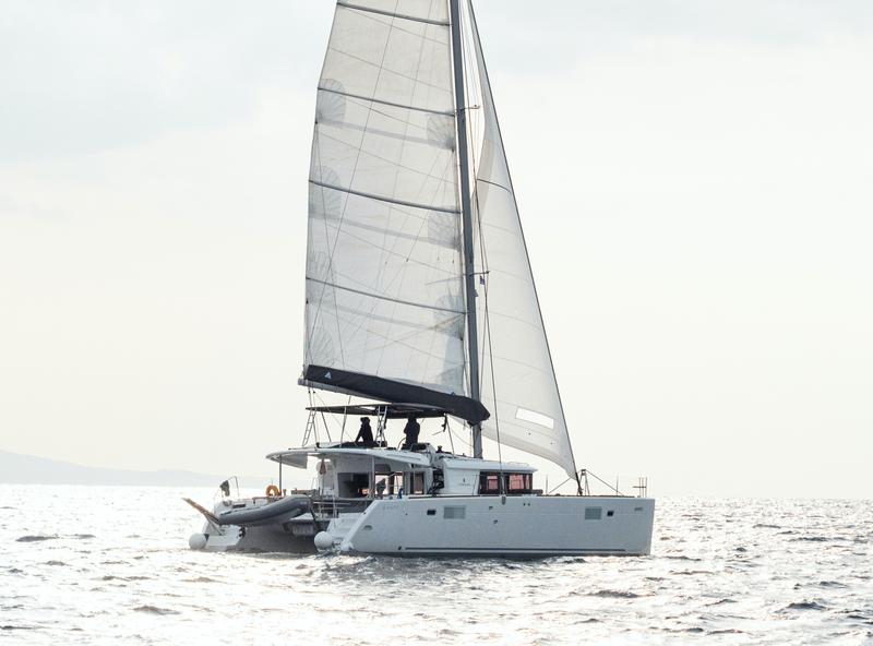 Book yachts online - catamaran - Lagoon 450  Flybridge - Myrto | A/C, Gen, Watermaker, 12 pax - rent