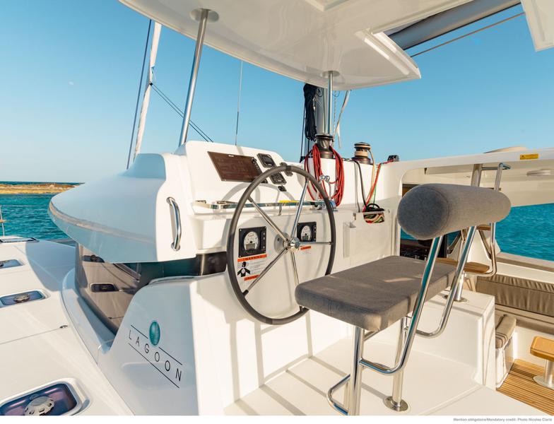 Book yachts online - catamaran - Lagoon 42 - Utopia | A/C, Gen, Watermaker, 12 pax - rent