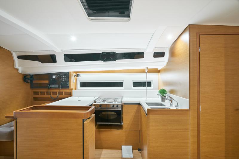Book yachts online - sailboat - Sun Odyssey 440 - Nymeria | Water-maker, Solar Panel, Teak Cockpit - rent