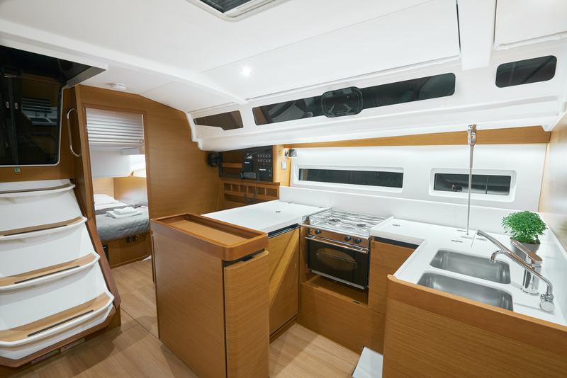 Book yachts online - sailboat - Sun Odyssey 440 - Nymeria | Water-maker, Solar Panel, Teak Cockpit - rent