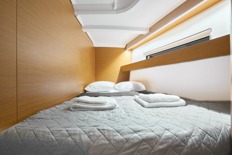 Book yachts online - sailboat - Sun Odyssey 440 - Nymeria | Water-maker, Solar Panel, Teak Cockpit - rent