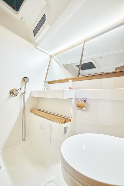 Book yachts online - sailboat - Sun Odyssey 440 - Nymeria | Water-maker, Solar Panel, Teak Cockpit - rent