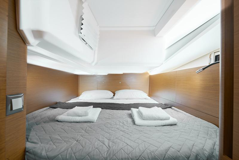 Book yachts online - sailboat - Sun Odyssey 440 - Nymeria | Water-maker, Solar Panel, Teak Cockpit - rent