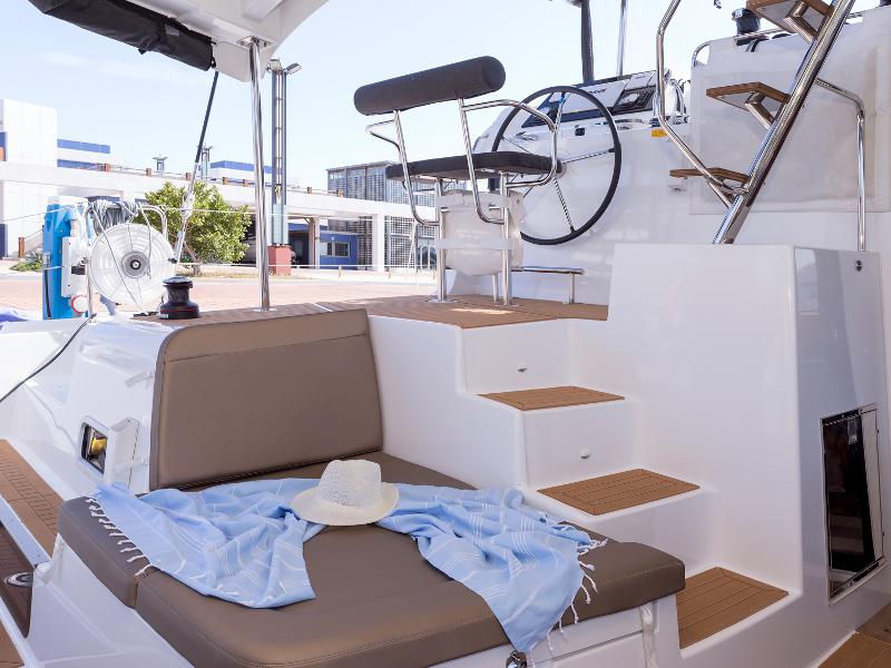 Book yachts online - catamaran - Lagoon 42 - San Giorgio - rent