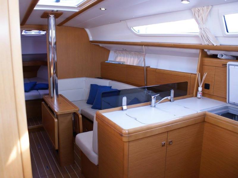Book yachts online - sailboat - Sun Odyssey 36i - Frivola - rent