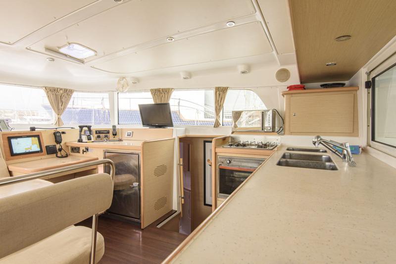 Book yachts online - catamaran - Lagoon 440 - Enjala - rent