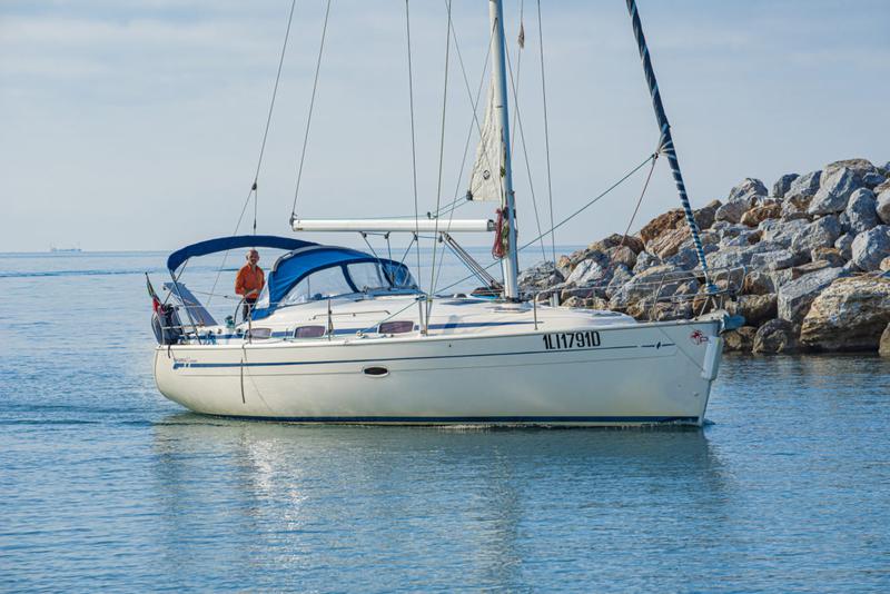 Book yachts online - sailboat - Bavaria 37 Cruiser - Gigiona - rent