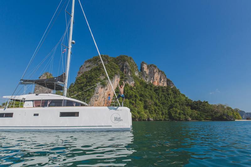 Book yachts online - catamaran - Lagoon 52F - Blue Moon - rent