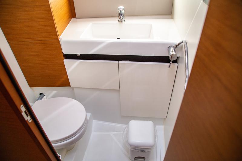 Book yachts online - sailboat - Sun Odyssey 490 (8) - CONTIGO - rent