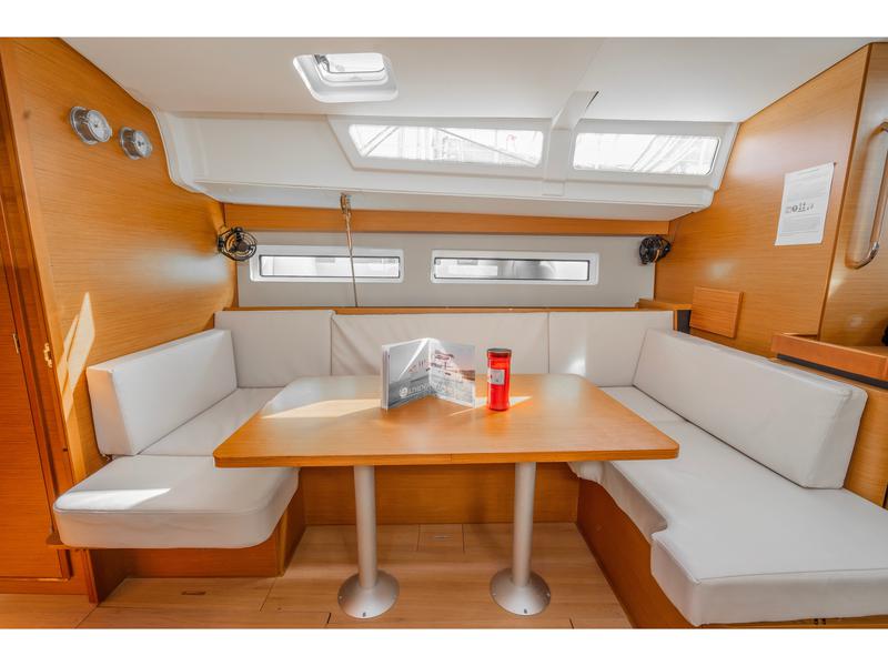 Book yachts online - sailboat - Sun Odyssey 490 4 cabins - SEA SAFARI - rent