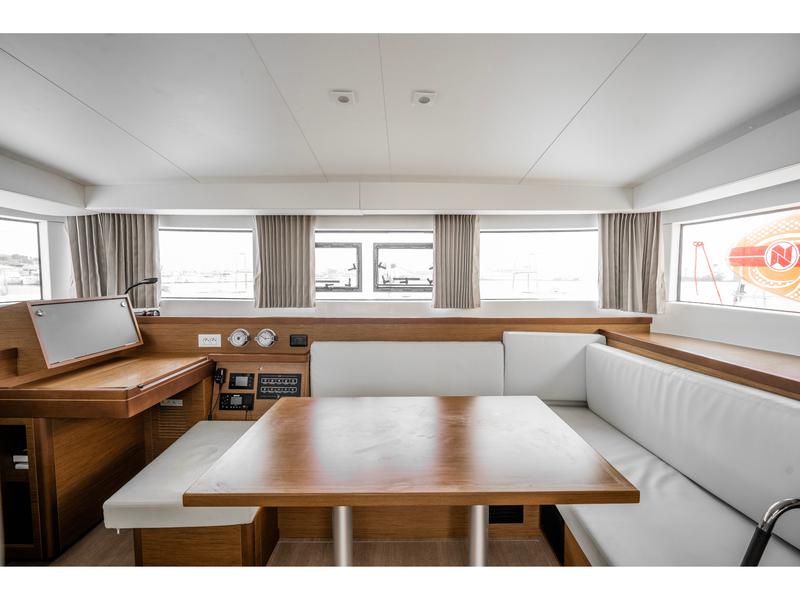 Book yachts online - catamaran - Lagoon 40 (12) - MARY GRACE - rent