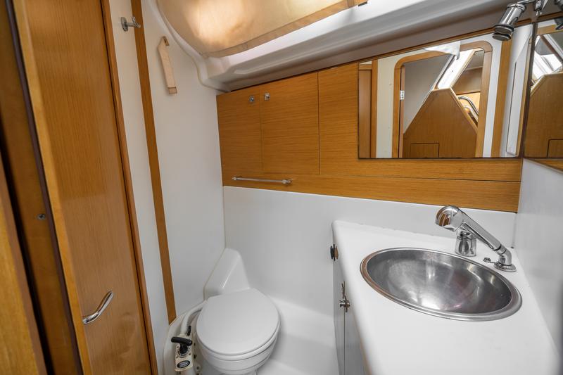 Book yachts online - sailboat - Jeanneau 53 (6 cab) - REGINA V - rent