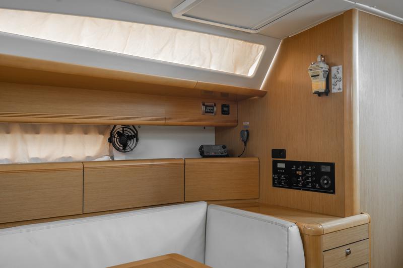 Book yachts online - sailboat - Jeanneau 53 (6 cab) - REGINA V - rent