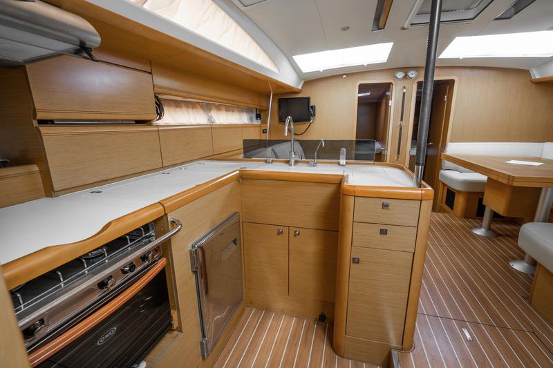 Book yachts online - sailboat - Jeanneau 53 (6 cab) - REGINA V - rent