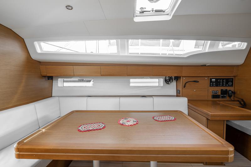 Book yachts online - sailboat - Jeanneau 54 - OUR LADY - rent