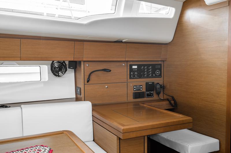 Book yachts online - sailboat - Jeanneau 54 - OUR LADY - rent