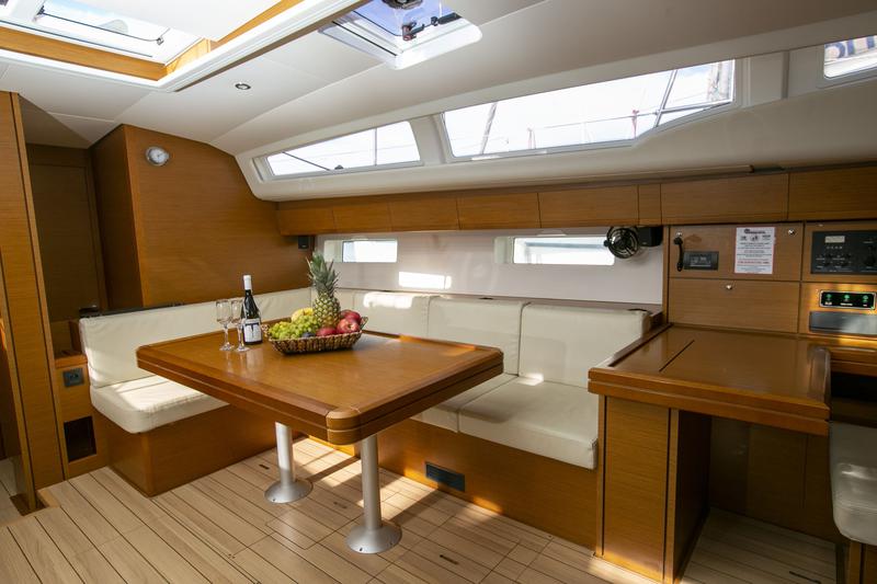 Book yachts online - sailboat - Jeanneau 54 - AMAZING ELLI - rent