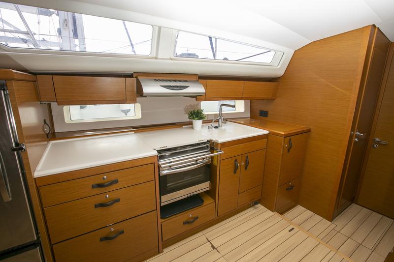 Book yachts online - sailboat - Jeanneau 54 - AMAZING ELLI - rent
