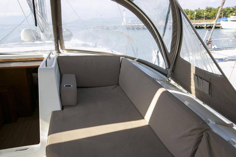 Book yachts online - sailboat - Jeanneau 54 - AMAZING ELLI - rent