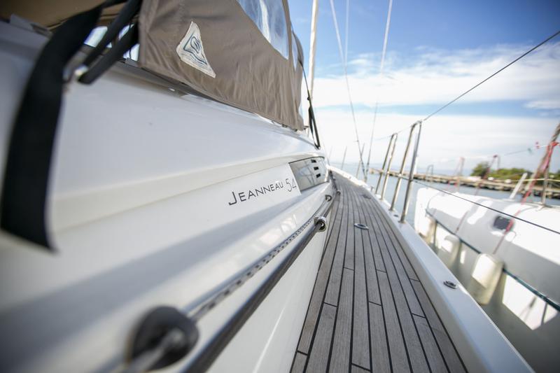 Book yachts online - sailboat - Jeanneau 54 - AMAZING ELLI - rent