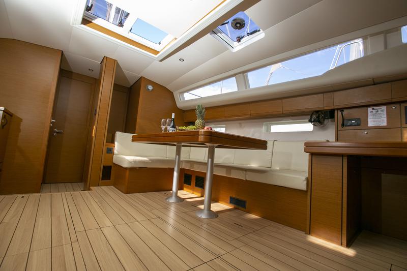 Book yachts online - sailboat - Jeanneau 54 - AMAZING ELLI - rent