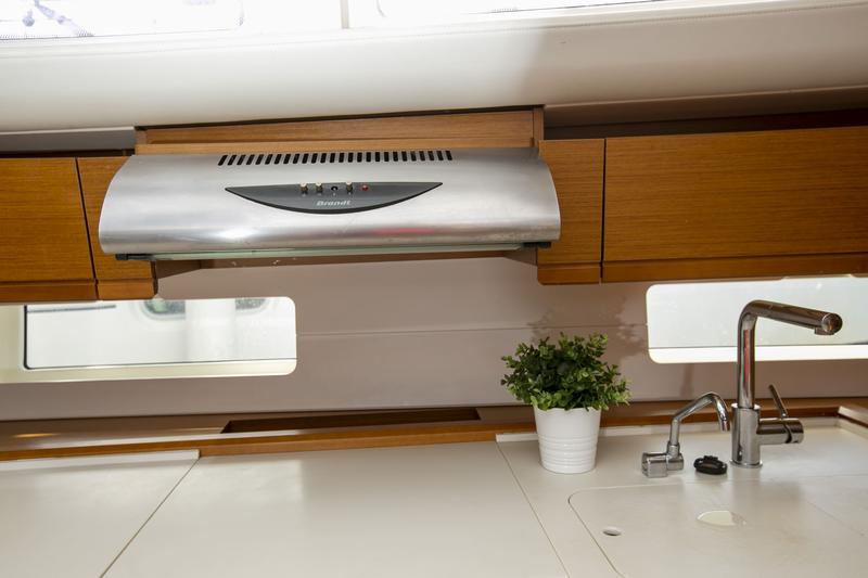 Book yachts online - sailboat - Jeanneau 54 - AMAZING ELLI - rent