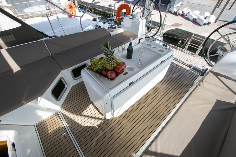 Book yachts online - sailboat - Jeanneau 54 - AMAZING ELLI - rent