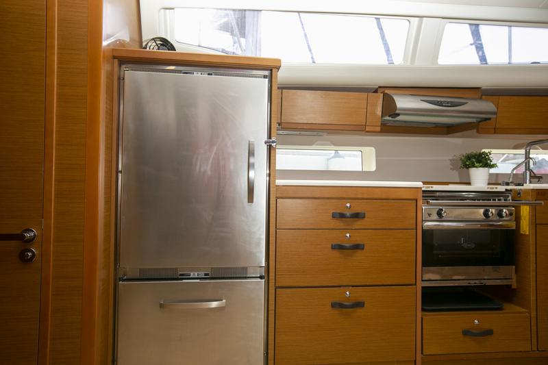 Book yachts online - sailboat - Jeanneau 54 - AMAZING ELLI - rent