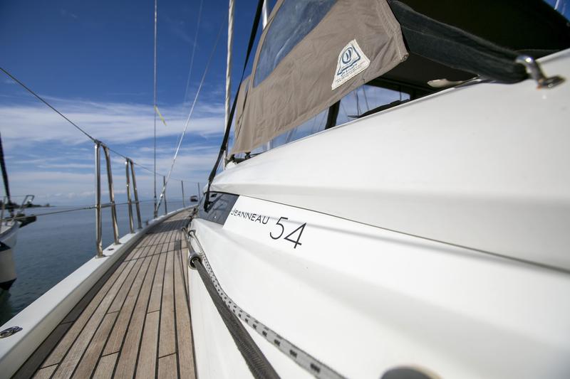 Book yachts online - sailboat - Jeanneau 54 - AMAZING ELLI - rent