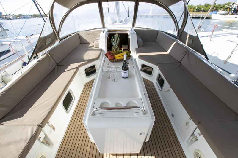 Book yachts online - sailboat - Jeanneau 54 - AMAZING ELLI - rent