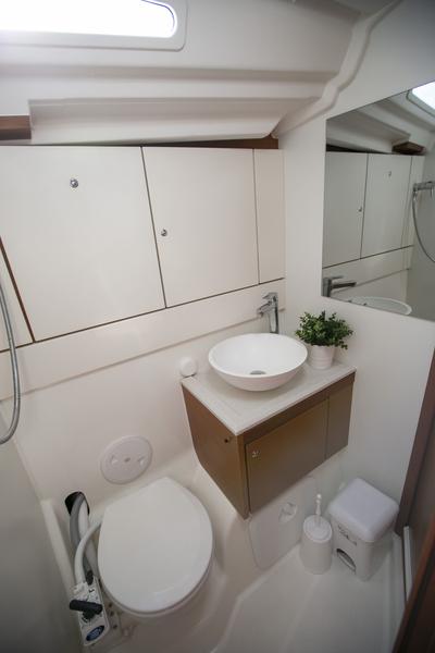 Book yachts online - sailboat - Jeanneau 54 - AMAZING ELLI - rent