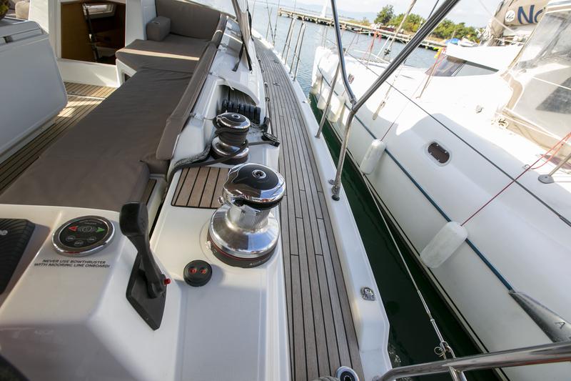 Book yachts online - sailboat - Jeanneau 54 - AMAZING ELLI - rent