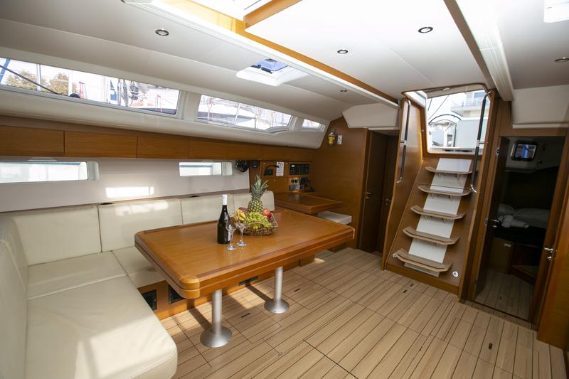 Book yachts online - sailboat - Jeanneau 54 - AMAZING ELLI - rent